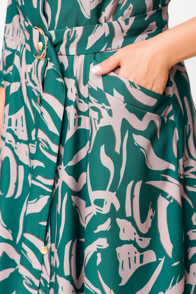 Платье из вискозы с поясом и кокетками Swallow 784.2 изумруд/принт"бежевая_абстракция" - фото 11