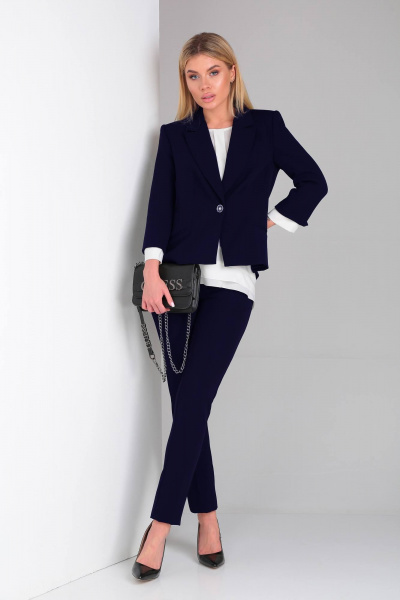 Деловой костюм из текстиля с эффектной спинкой и юбкой DOGGI 2904/1 синий - фото 2