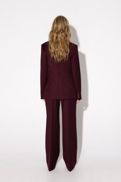 Костюм-тройка из текстиля с жилетом и свободными брюками PiRS 5031 бургунди - фото 9