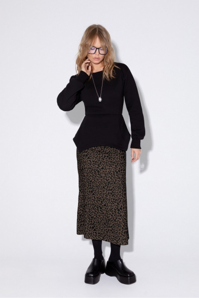 На каждый день комплект из джемпера и юбки с анималистичным принтом PiRS 5427 черный+ коричневый - фото 6