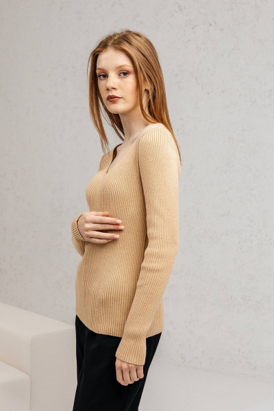 Джемпер желтый прилегающего силуэта с V-образным вырезом Romgil РВ0118-ХЛ5 соломенный - фото 1