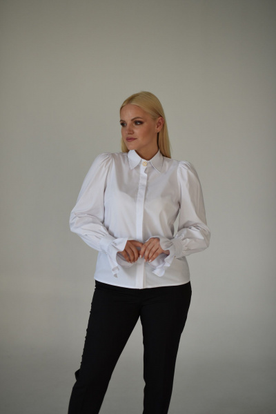 Белая нарядная блуза с объемным рукавом и розой-аксессуаром Мастер Мод 831хс белый - фото 7