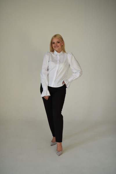 Белая нарядная блуза с объемным рукавом и розой-аксессуаром Мастер Мод 831хс белый - фото 6