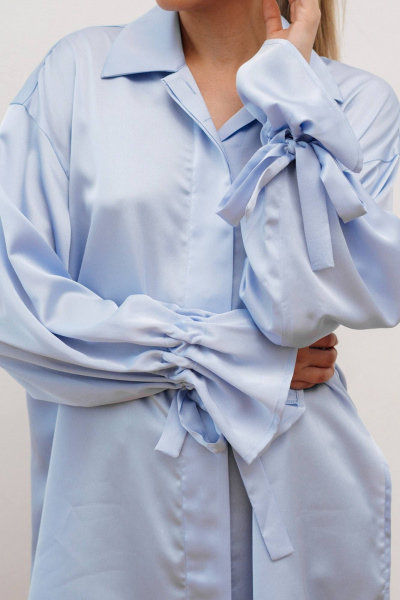 Блузка из атласа с рукавом и бантиком на манжете Ivera 5134 голубой - фото 7