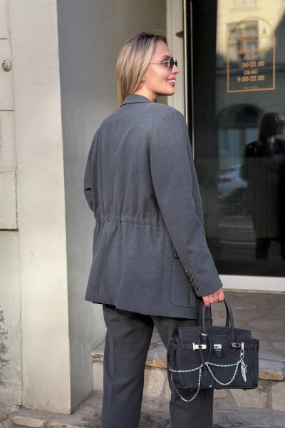 Деловой костюм брюки и удлинённый жакет из текстиля Temper 152 серый - фото 9