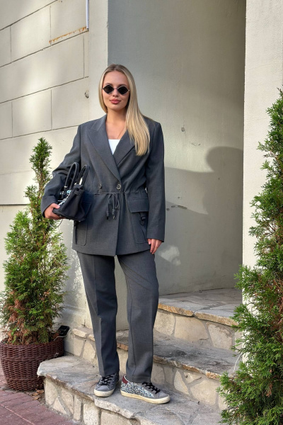 Деловой костюм брюки и удлинённый жакет из текстиля Temper 152 серый - фото 8