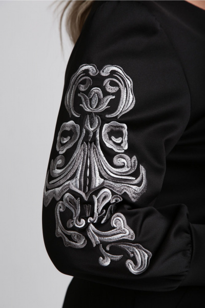 Полуприлегающее трикотажное платье на запах с воротником рубашечного типа Vilena 1006 черный - фото 7