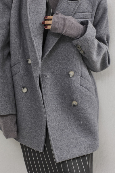 Пальто двубортное серое из пальтовой шерсти DAVA 7005 серый - фото 2