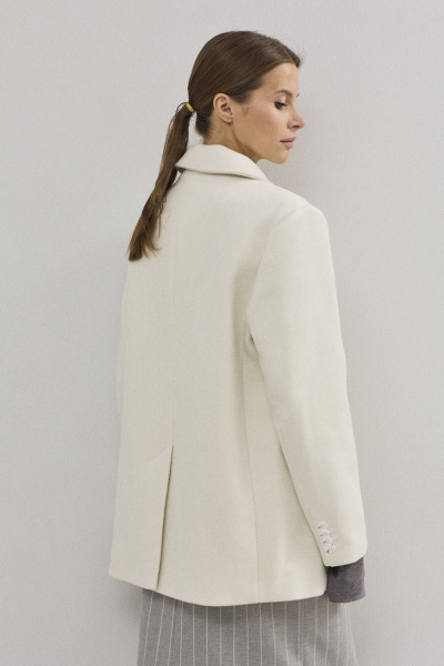Пальто двубортное молочное из пальтовой ткани с карманами DAVA 7005 молочный - фото 11