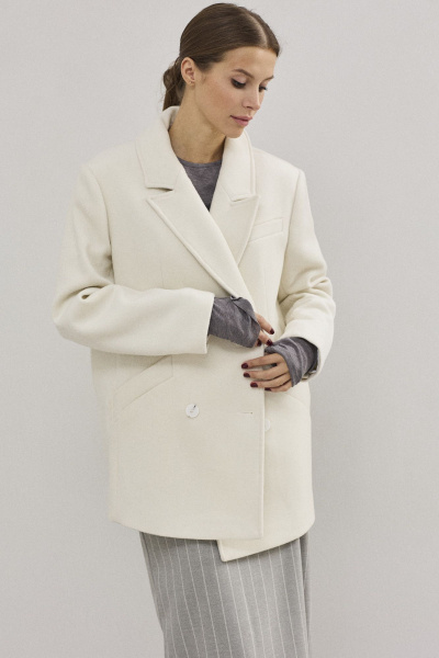Пальто двубортное молочное из пальтовой ткани с карманами DAVA 7005 молочный - фото 9