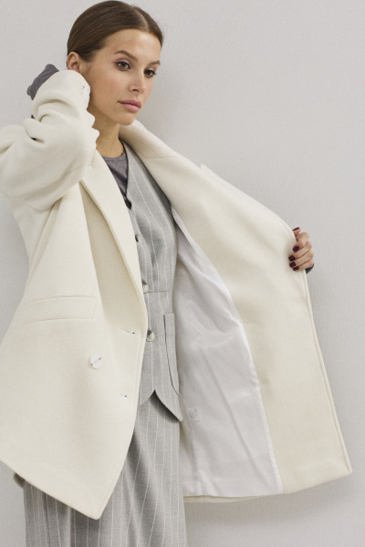 Пальто двубортное молочное из пальтовой ткани с карманами DAVA 7005 молочный - фото 8
