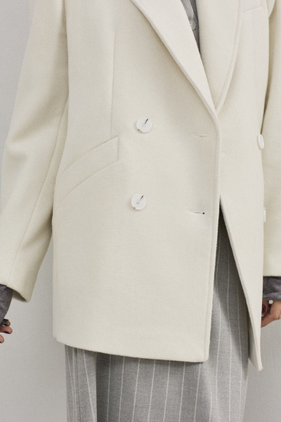 Пальто двубортное молочное из пальтовой ткани с карманами DAVA 7005 молочный - фото 7