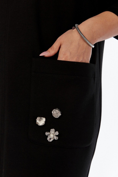 Черное платье с косыми нагрудными вытачками и боковыми карманами Диомант 2006 черный - фото 9