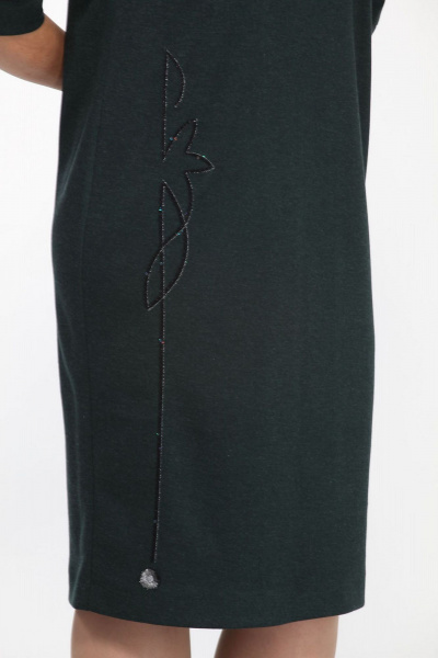 Демисезонное платье из трикотажа с асимметричным вырезом и вытачками Lady Style Classic 2158 изумрудный - фото 3