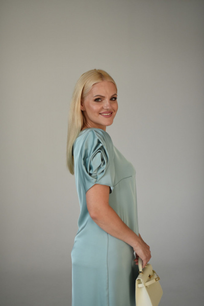 Платье до колена из шелковистой ткани с рукавом-розой Мастер Мод 833ас шалфей - фото 4