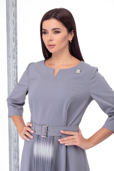 Классическое платье полусолнце из текстиля с гофре и поясом Angelina & Сompany 460 - фото 3