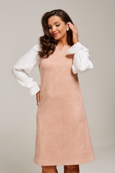 Платье из искусственной замши приталенное с контрастными рукавами AltaModa 1016-1 бежевый - фото 2