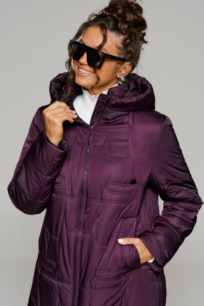 Демисезонное пальто прямого силуэта из плащёвой ткани Beautiful&Free 6238 баклажан - фото 3