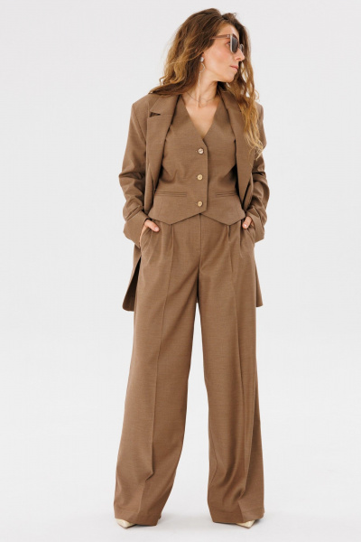 Демисезонный коричневый жилет из поливискозы с карманами FAMA 24038-2 коричневый - фото 5