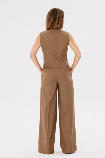 Демисезонный коричневый жилет из поливискозы с карманами FAMA 24038-2 коричневый - фото 3