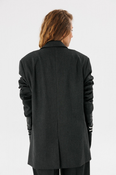 Деловой жакет оверсайз из поливискозы с прорезными карманами FAMA 24037-3 графит - фото 5