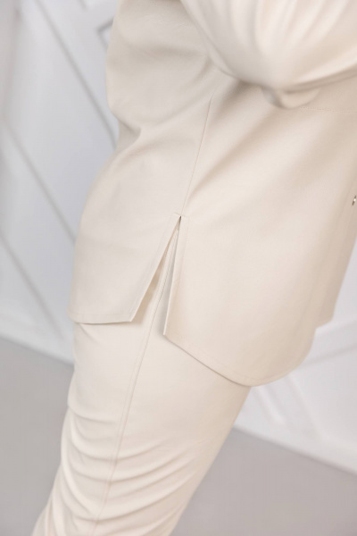 Блуза экокожа с воротником и карманами ASV 2732 бежевый - фото 4