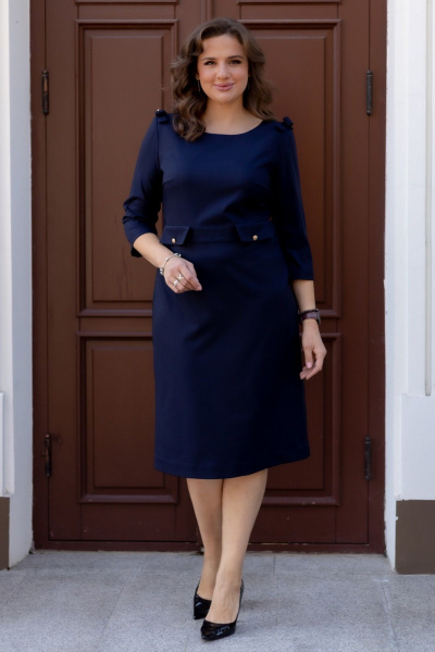 Демисезонное платье из плательно-костюмной ткани с декоративными элементами Andina city 8032-24 синий - фото 5