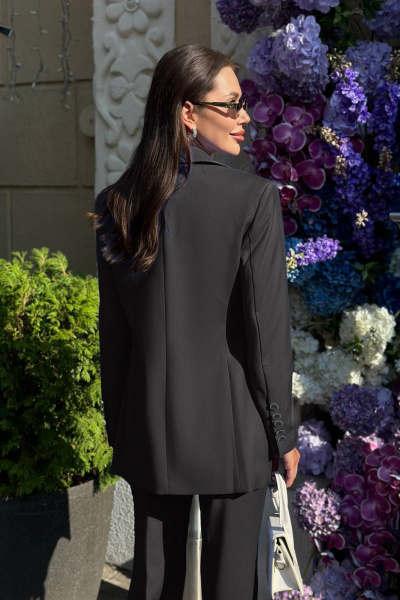 Деловой трендовый костюм из текстиля с рельефами Temper 150 графит - фото 6