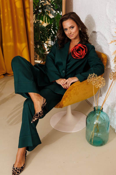 Костюм из костюмной ткани с прямым жакетом и широкими брюками Mubliz 190 изумруд - фото 10