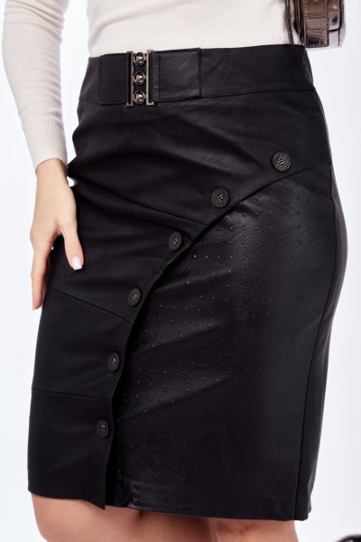Черная юбка из экокожи с имитацией пряжки и шлицей Klever 425/1 черный_кожа - фото 1