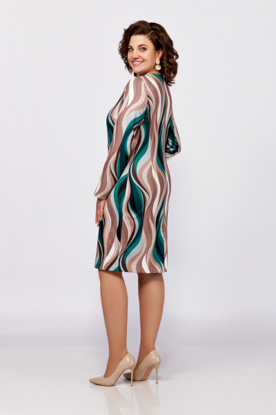 Платье полуприлегающее из трикотажа с вытачками и съёмным украшением Swallow 786 мультиколор - фото 7