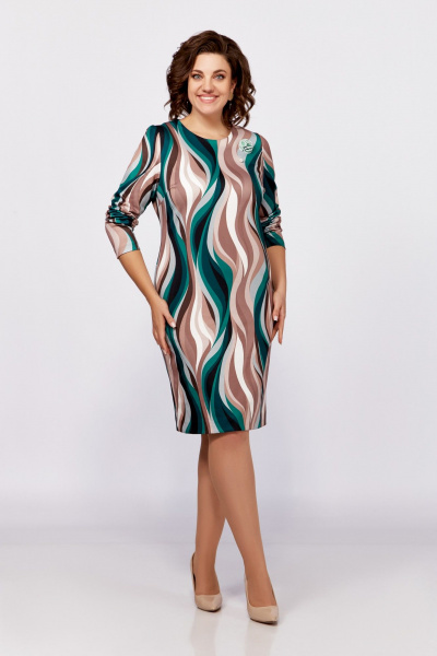 Платье полуприлегающее из трикотажа с вытачками и съёмным украшением Swallow 786 мультиколор - фото 4