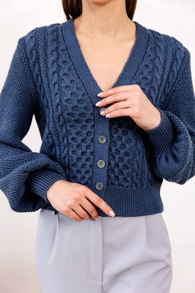 Кардиган короткий из мягкой пряжи для офисного и повседневного стиля Romgil РВ0104-ШЕ5 индиго - фото 4