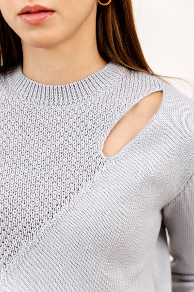 Джемпер вязаный прямой силуэт с разрезом на плече Romgil РВ0123-ХЛ5 жемчужный серый - фото 5