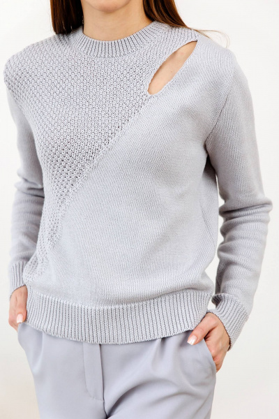 Джемпер вязаный прямой силуэт с разрезом на плече Romgil РВ0123-ХЛ5 жемчужный серый - фото 3