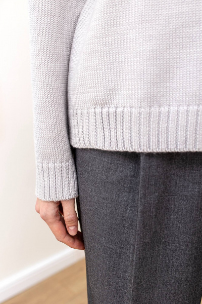 Джемпер свободного силуэта из мягкой шерстяной пряжи Romgil РВ0126-ШЕ5 светло-серый - фото 6