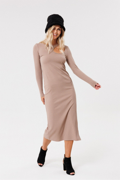 Круглогоднее трикотажное платье с разрезом и вырезом PRATA wear S021 капучино - фото 6