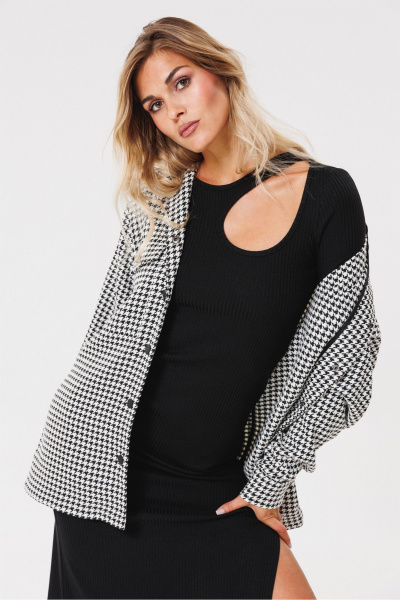 Круглогоднее трикотажное платье с разрезом и вырезом PRATA wear S021 черный - фото 10