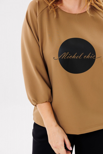 Брючный комплект водолаз из трикотажа с легким клешем Michel chic 1400 песок,черный - фото 8