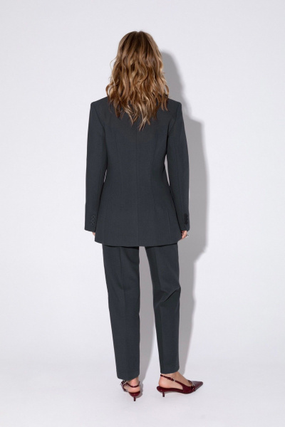 Деловой костюм-двойка из приталенного жакета и укороченных брюк PiRS 5458 серый - фото 5