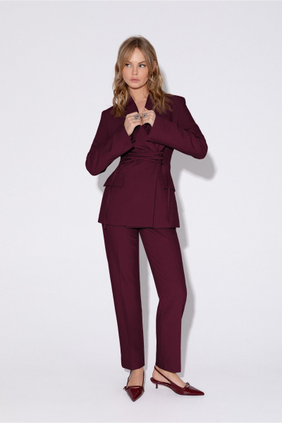 Двойка из жакета и брюк со стрелками из текстиля PiRS 5466 марсала - фото 3