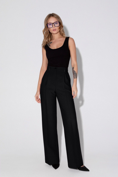 Костюм 2-ка из жакета и брюк со стрелками из текстиля PiRS 5473 черный - фото 3