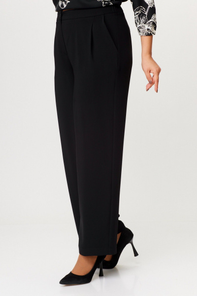 Черный деловой костюм из текстиля с блузой летучая мышь Slaviaelit 547 черный - фото 7