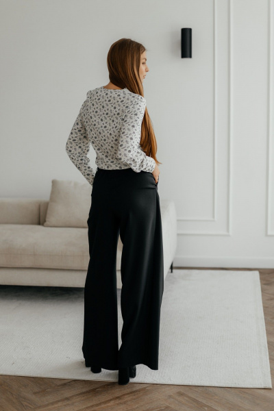 Белая блузка с нагрудными вытачками и длинным рукавом Стильная леди М-621 молочный - фото 9