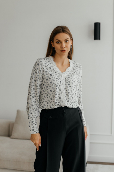 Белая блузка с нагрудными вытачками и длинным рукавом Стильная леди М-621 молочный - фото 1