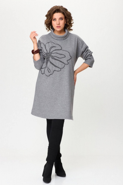 Серое платье свободного силуэта из трикотажа с вышивкой INVITE 4081 - фото 3