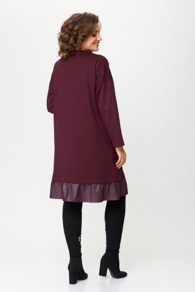 Платье А-силуэта с рюшем из экокожи и аппликацией INVITE 4080 бордо - фото 6