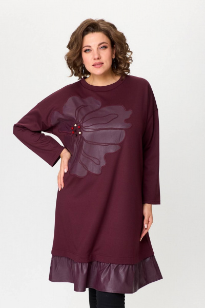 Платье А-силуэта с рюшем из экокожи и аппликацией INVITE 4080 бордо - фото 3