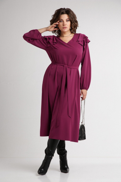 Розовое демисезонное платье с воланами и поясом Aira Style 24410 марсало - фото 4