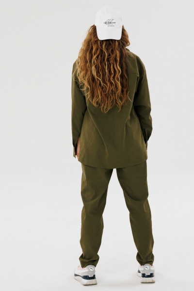 Объемная зеленая рубашка из облегченного джинса для демисезона FAMA 24043-1 хаки - фото 8